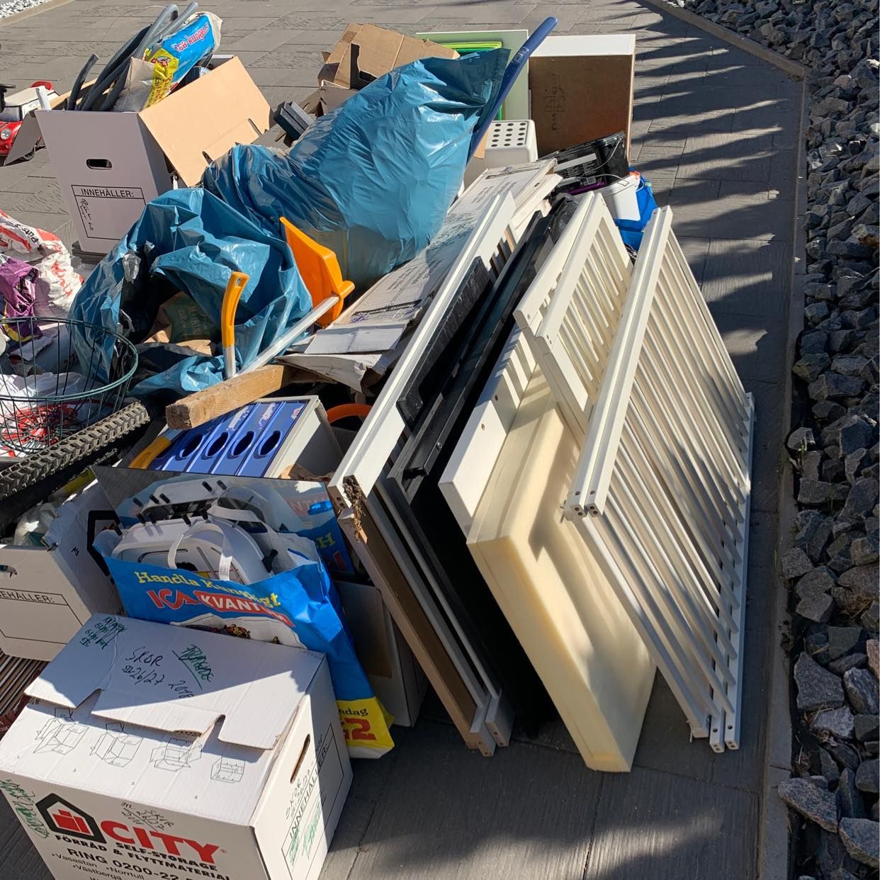 image of Hämta och kasta på ÅVC. - Segeltorp