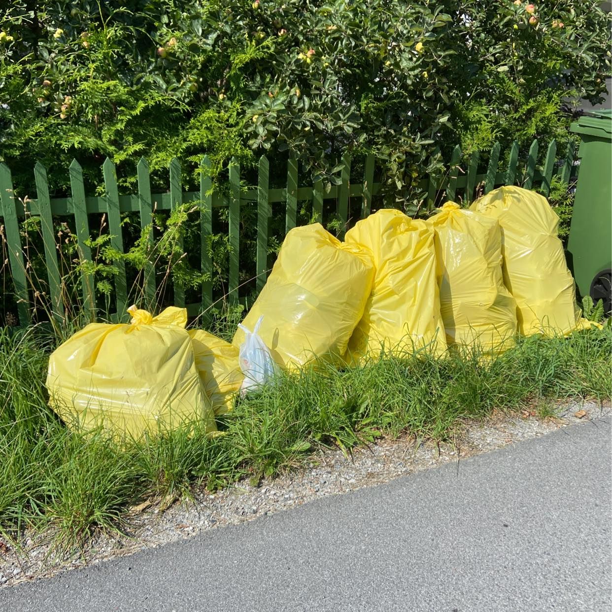 image of Skräp till återvinningen - Täby