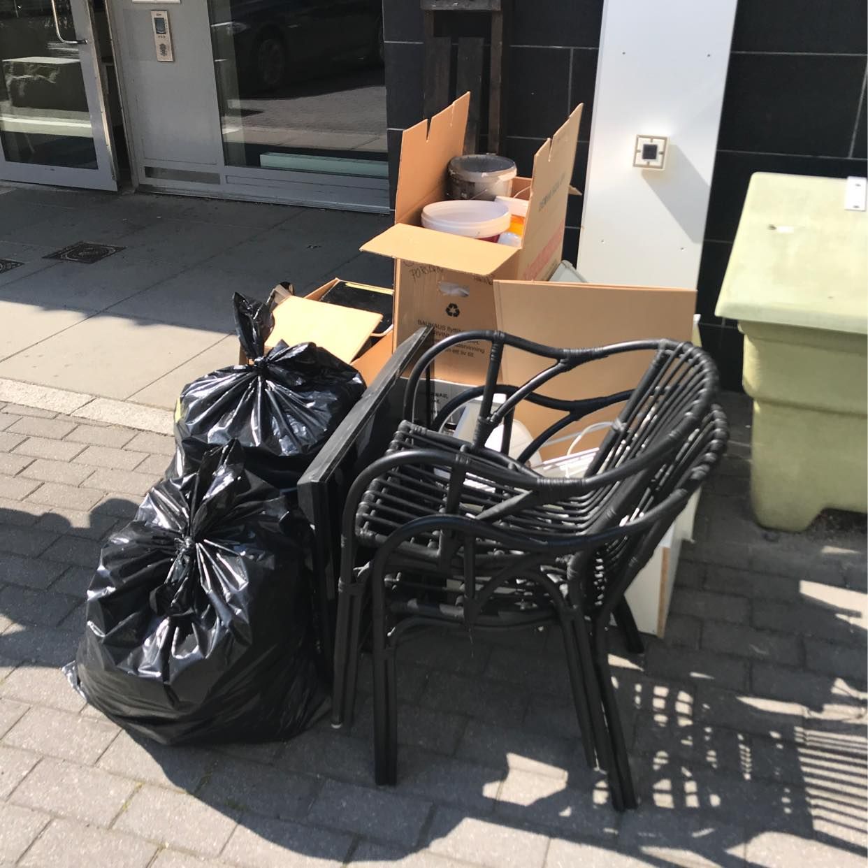 image of Skräp efter källarrensnin - Stockholms Stad
