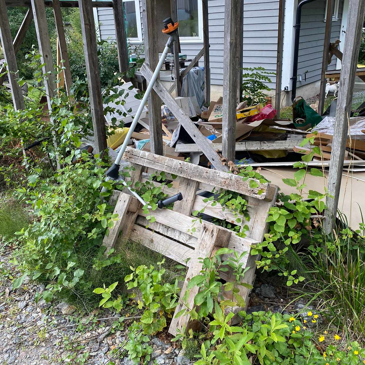 image of Byggavfall samt kartonger - Saltsjö-Boo
