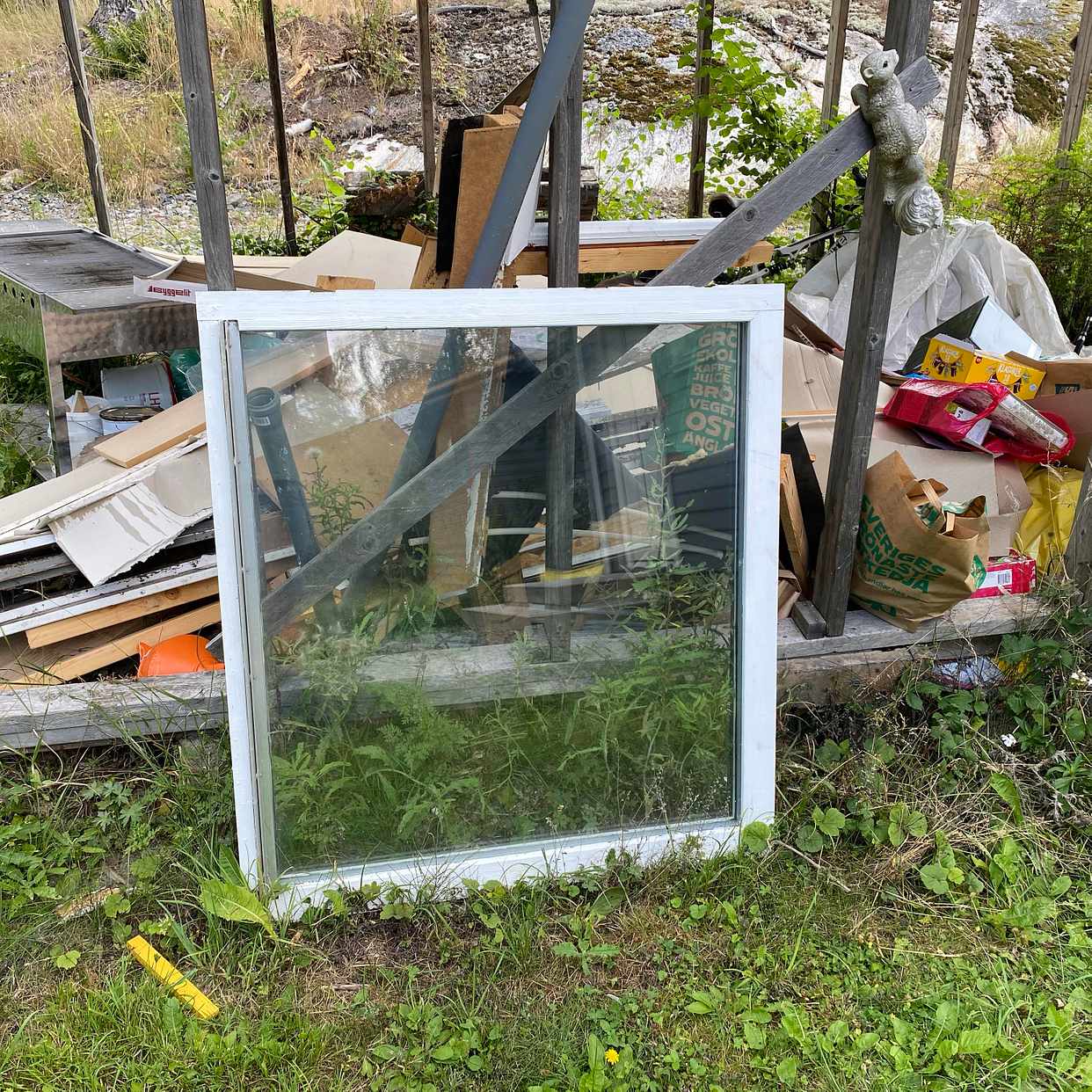image of Byggavfall samt kartonger - Saltsjö-Boo