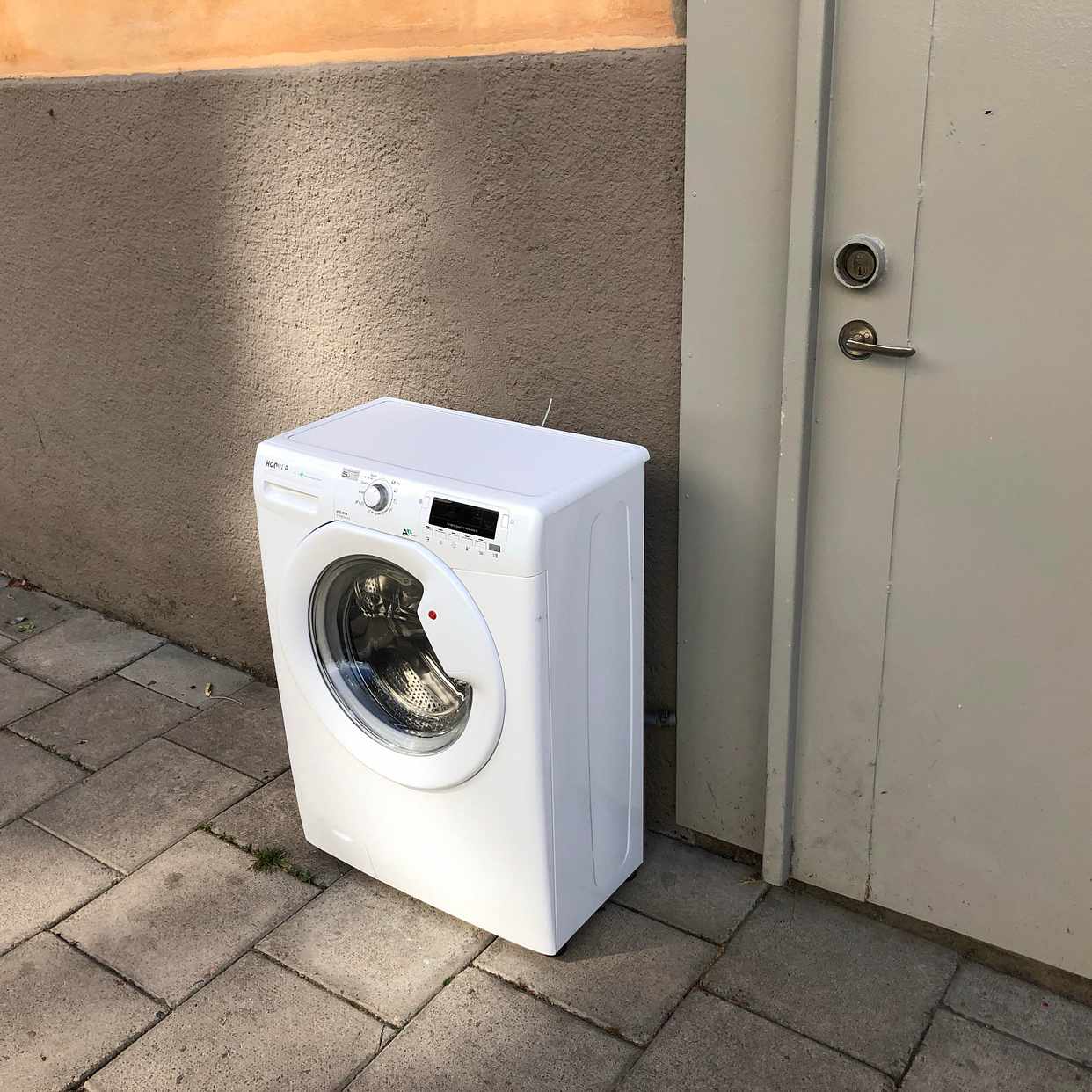 image of Slänga  en mini tvättmask - Stockholm