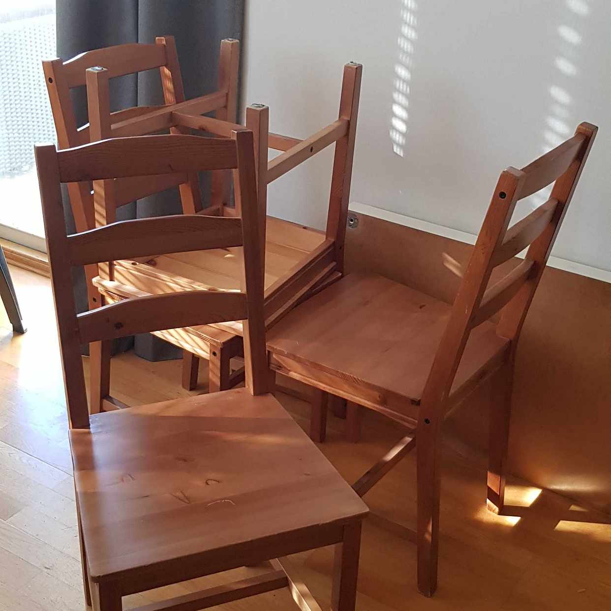 image of Bord och 4 stolar - Örebro
