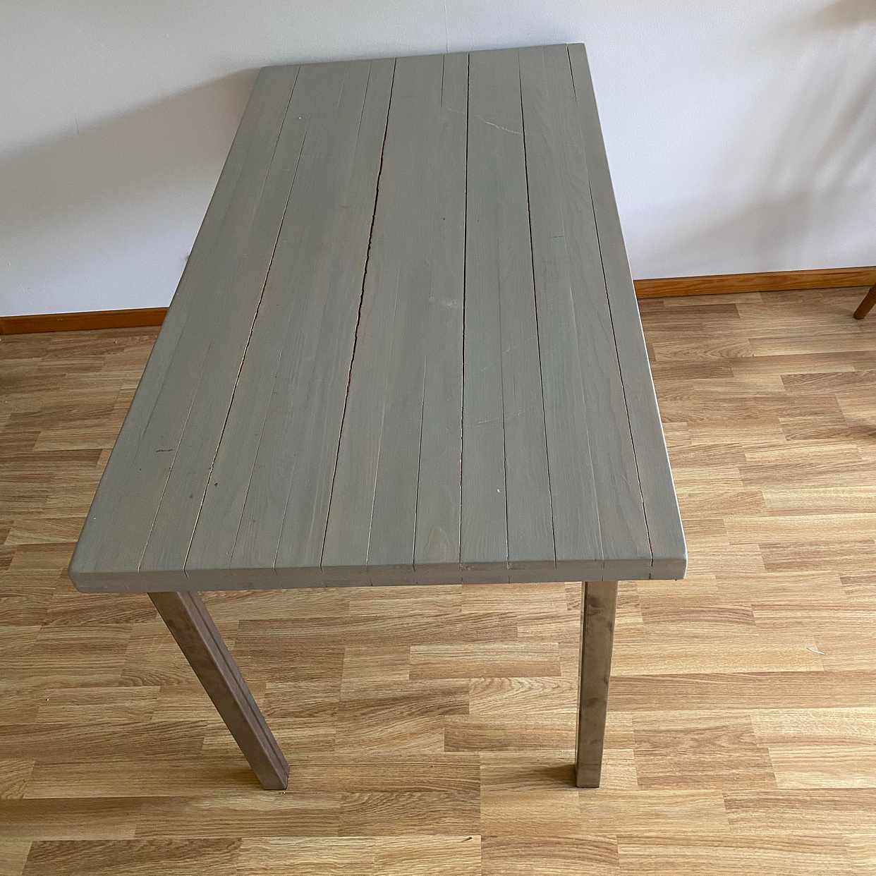 image of Matbord i grått trä - Nacka