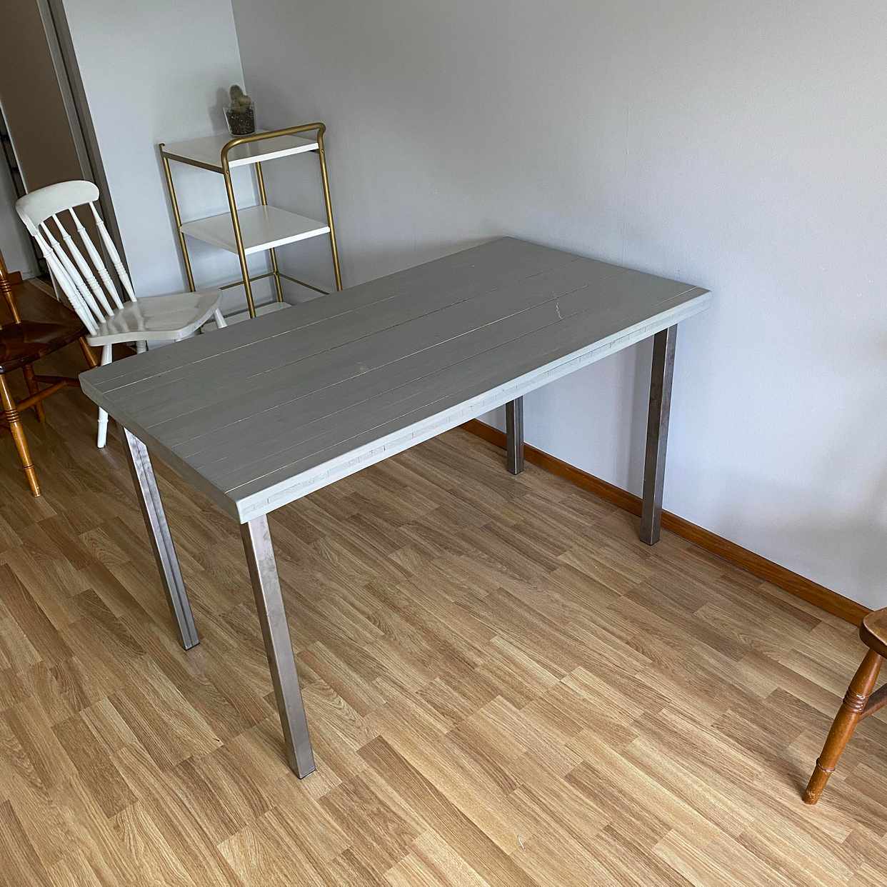 image of Matbord i grått trä - Nacka