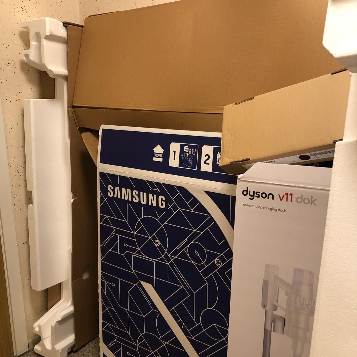 image of Kartonger och plast kasta - Stockholm