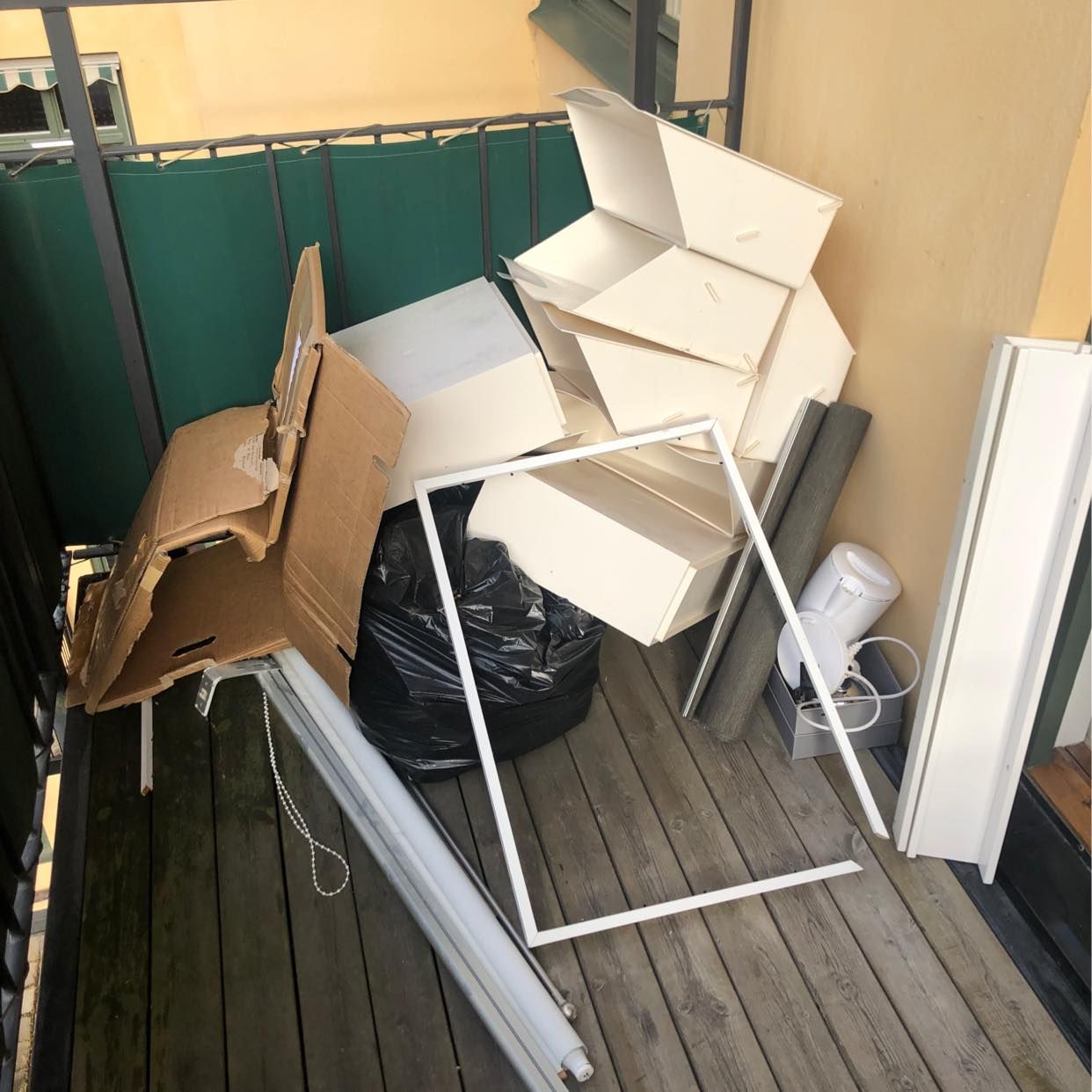 image of Kartonger, plast skräp - Stockholm