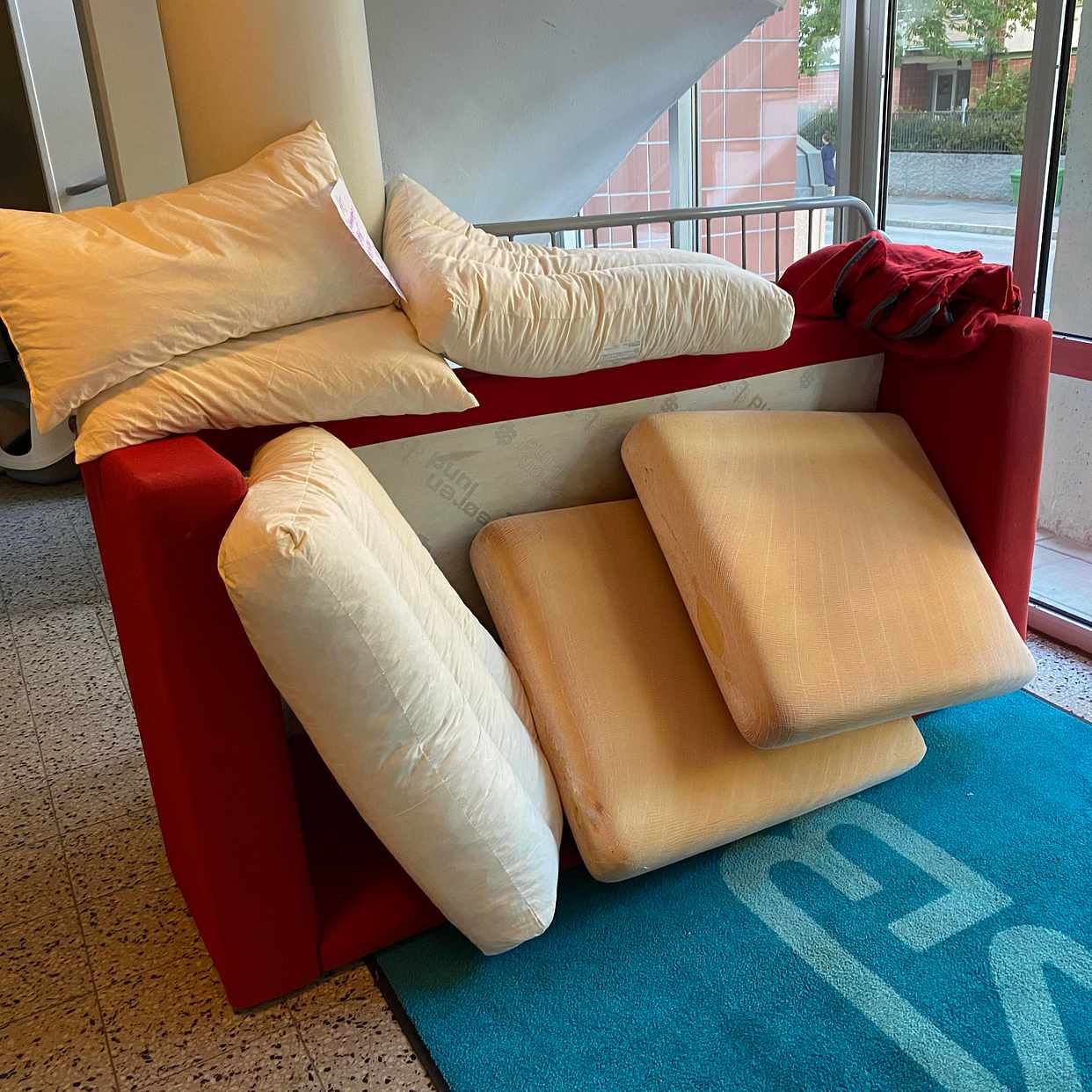 image of Bortskänkes soffa - Stockholm