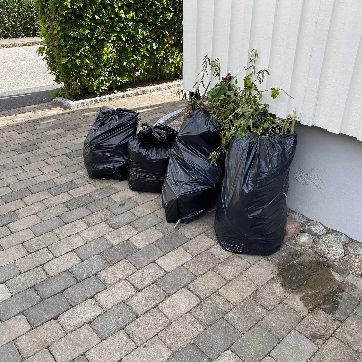 image of 4 säckar med trädgårdsren - Hägersten