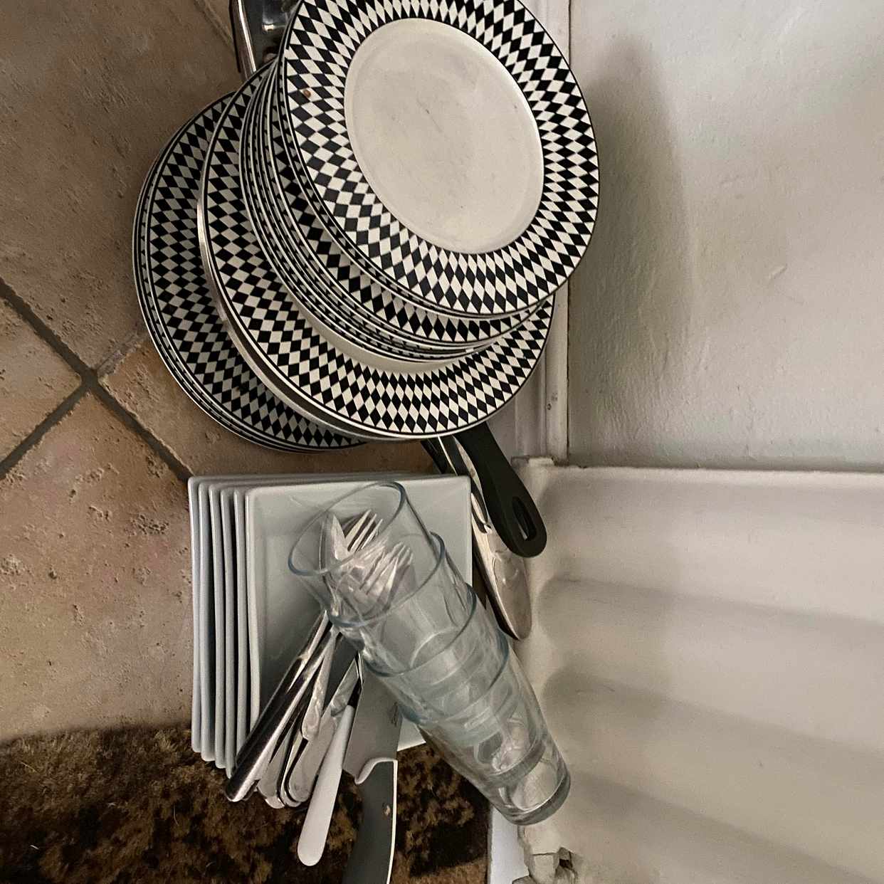 image of kitchen plates + cutlery - Stockholm