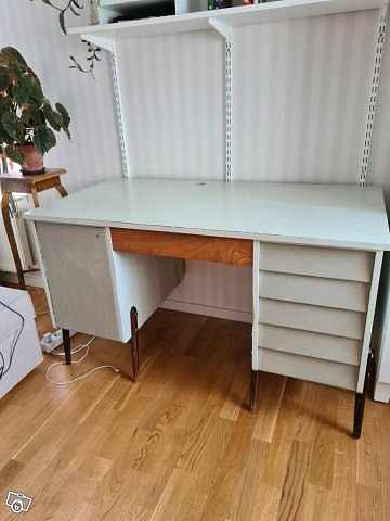 image of Skrivbord i trä - 