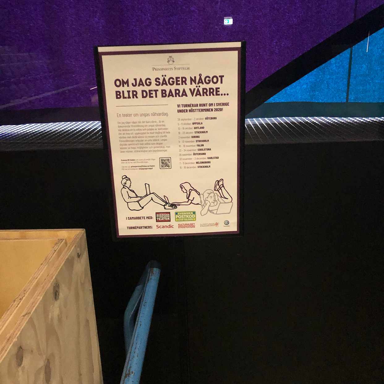 image of Pick up a box and a sign - 