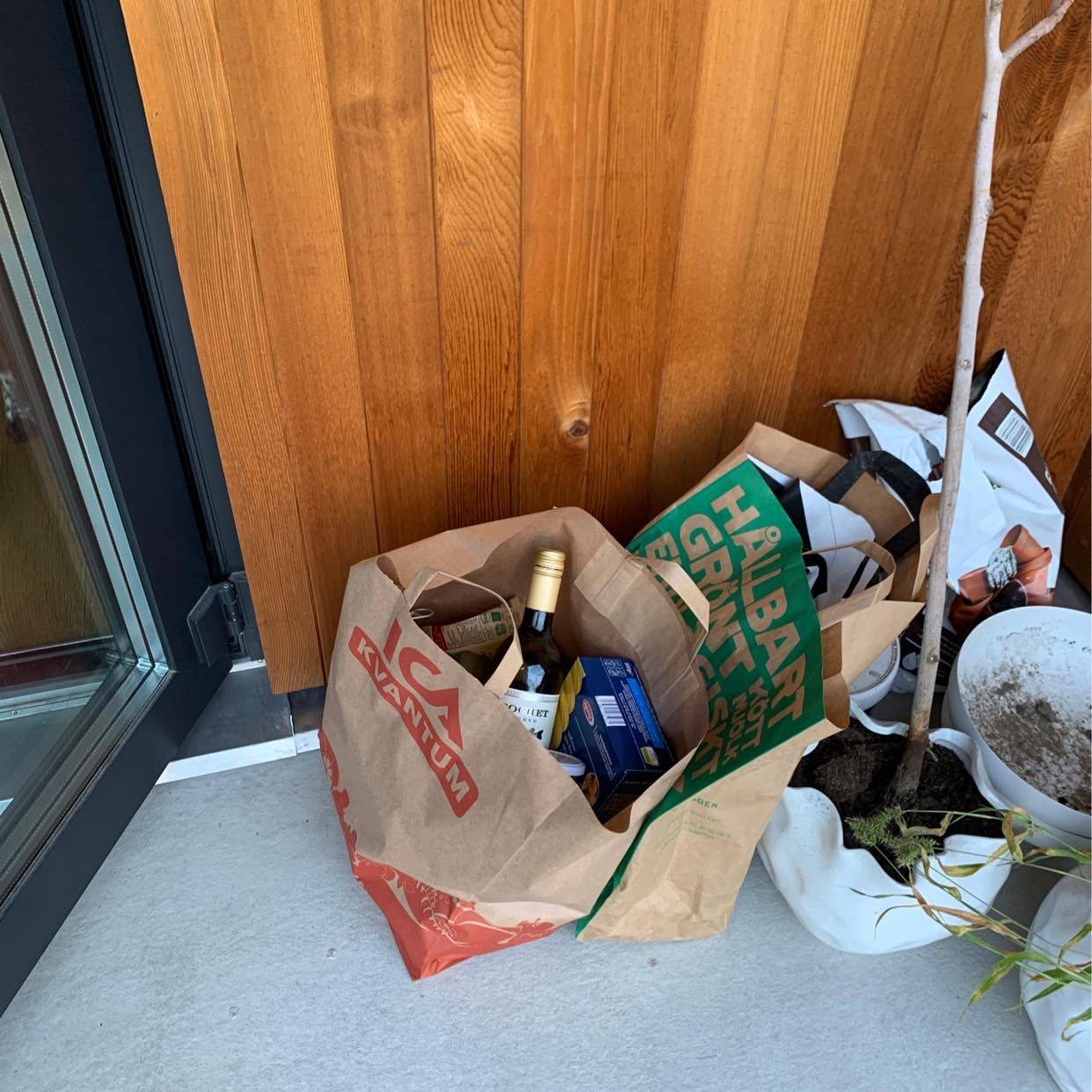 image of 2 bags recycling + 1 box - Stockholm