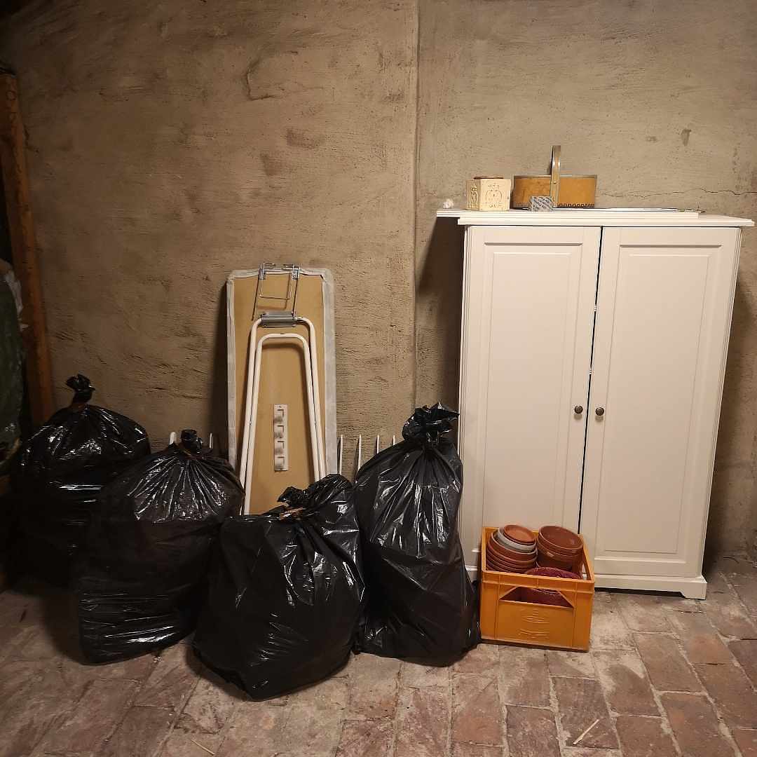 image of Två skåp, 4 soppåsen - Stockholm