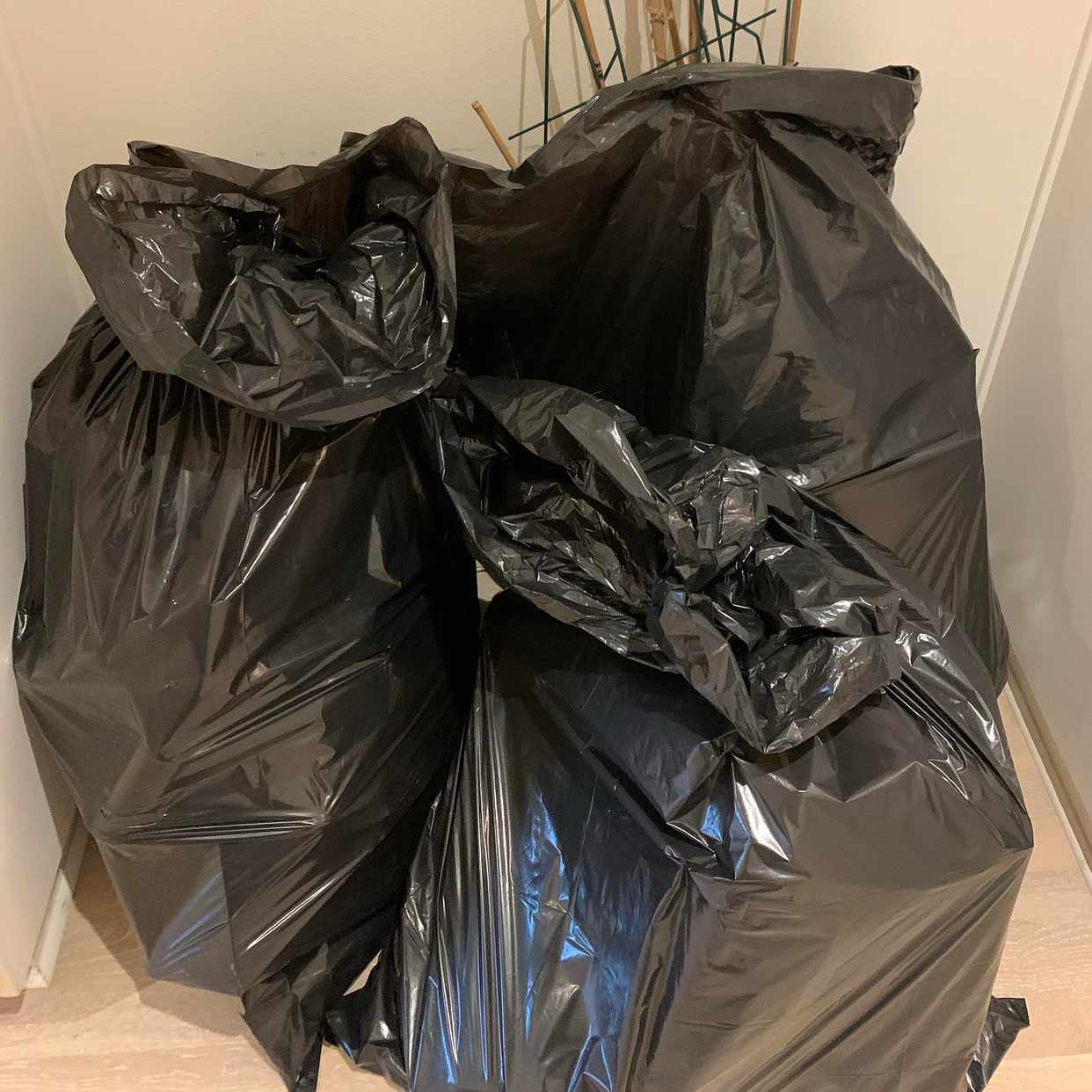 image of 3 sopsäckar till tippen - Stockholms Stad