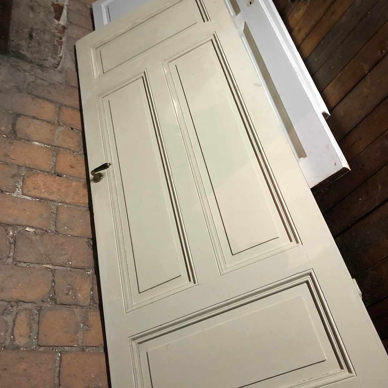 image of Free old doors+windows - Stockholm