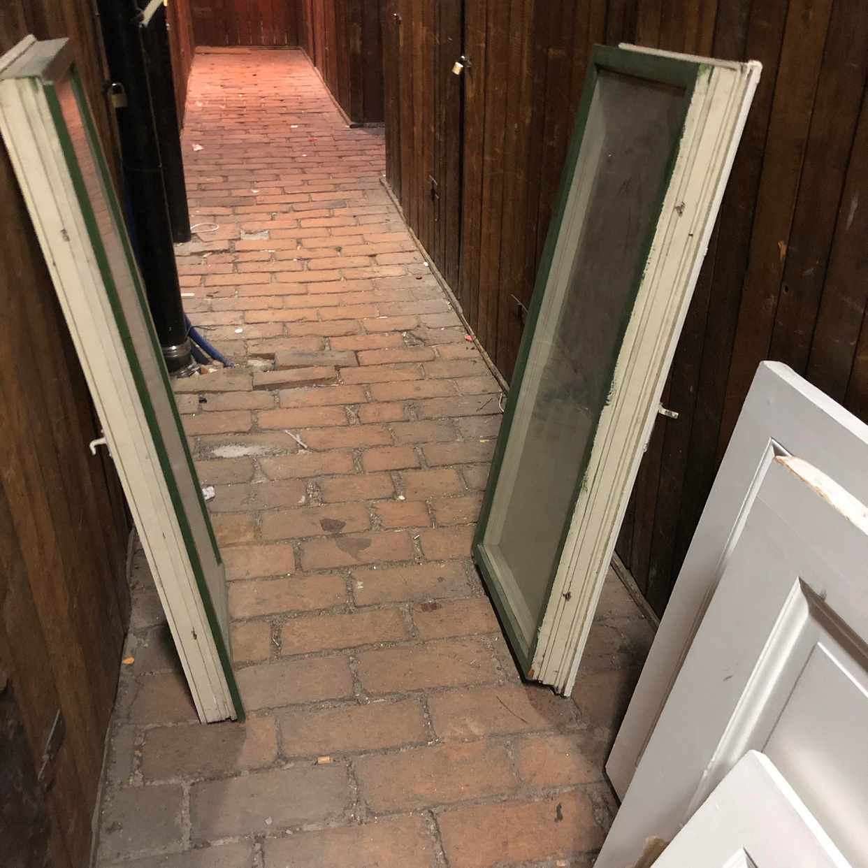 image of Free old doors+windows - Stockholm