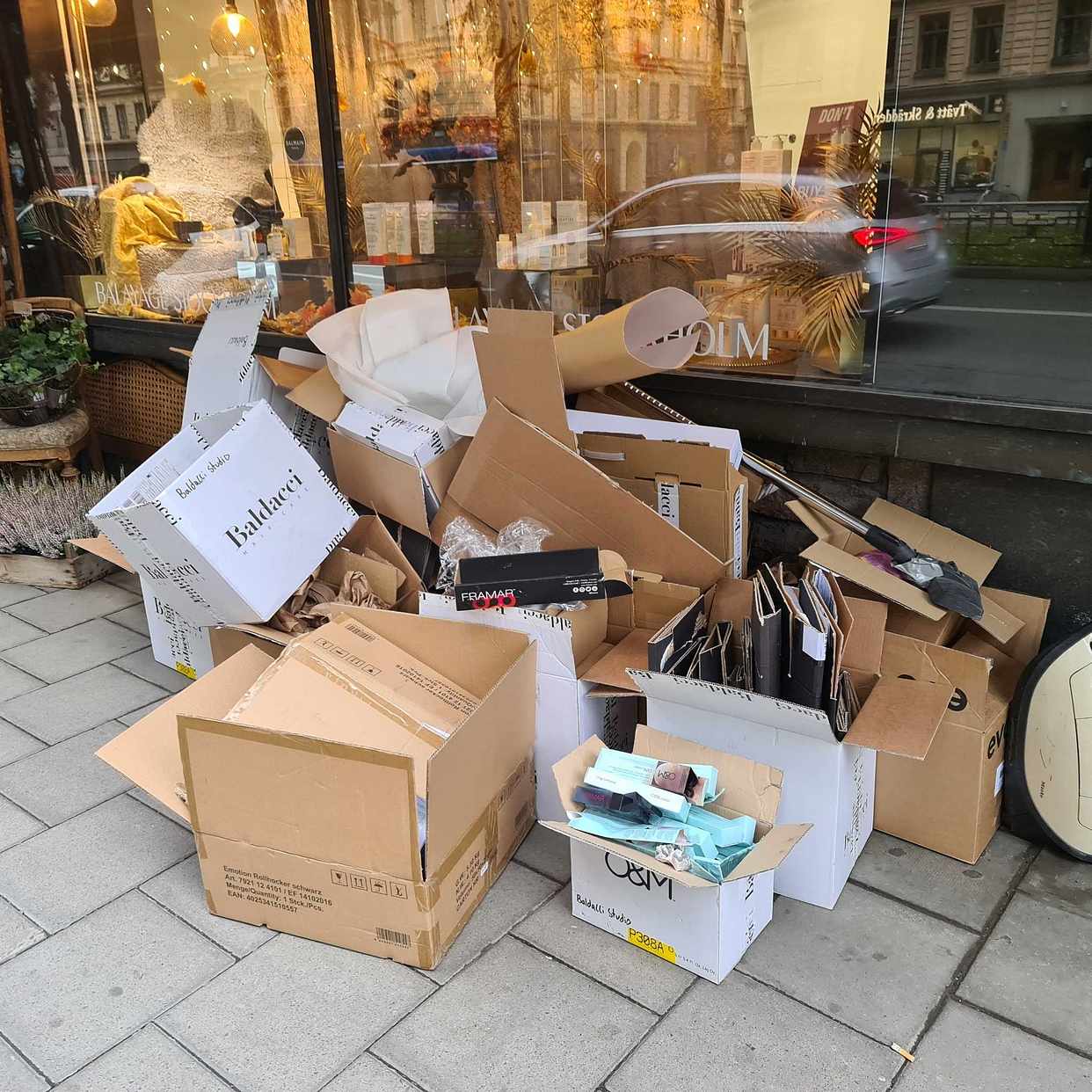 image of Skräp till återvinningen - Stockholm