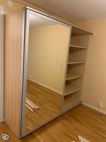 image of Stor garderob med spegeld - 