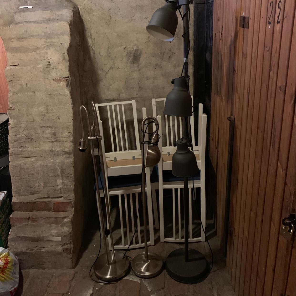 image of 4 stolar och 3 golvlampor - Stockholms Stad