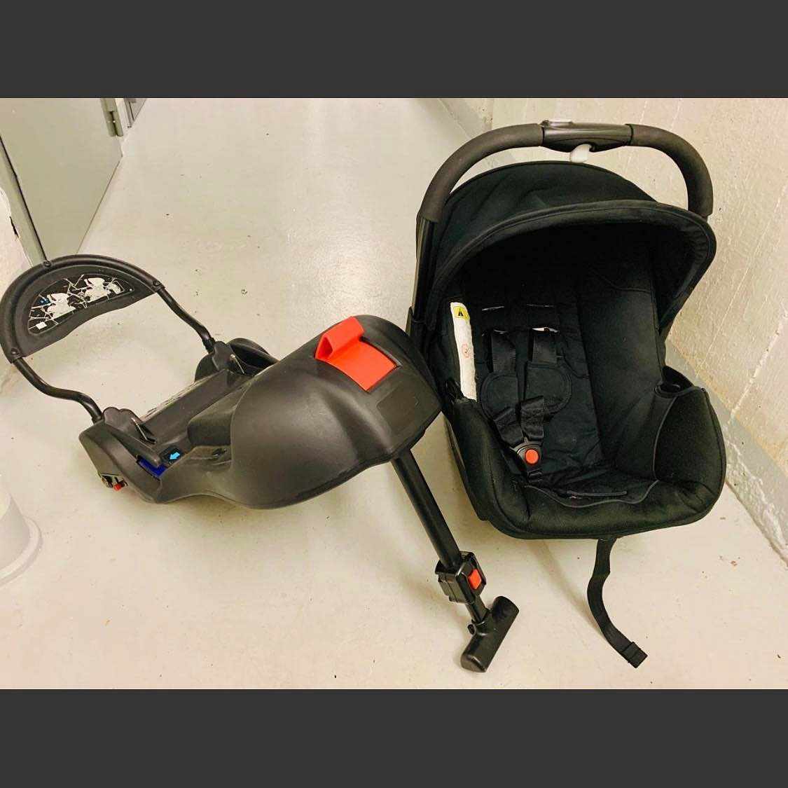 image of Pickup of baby car seat - 
