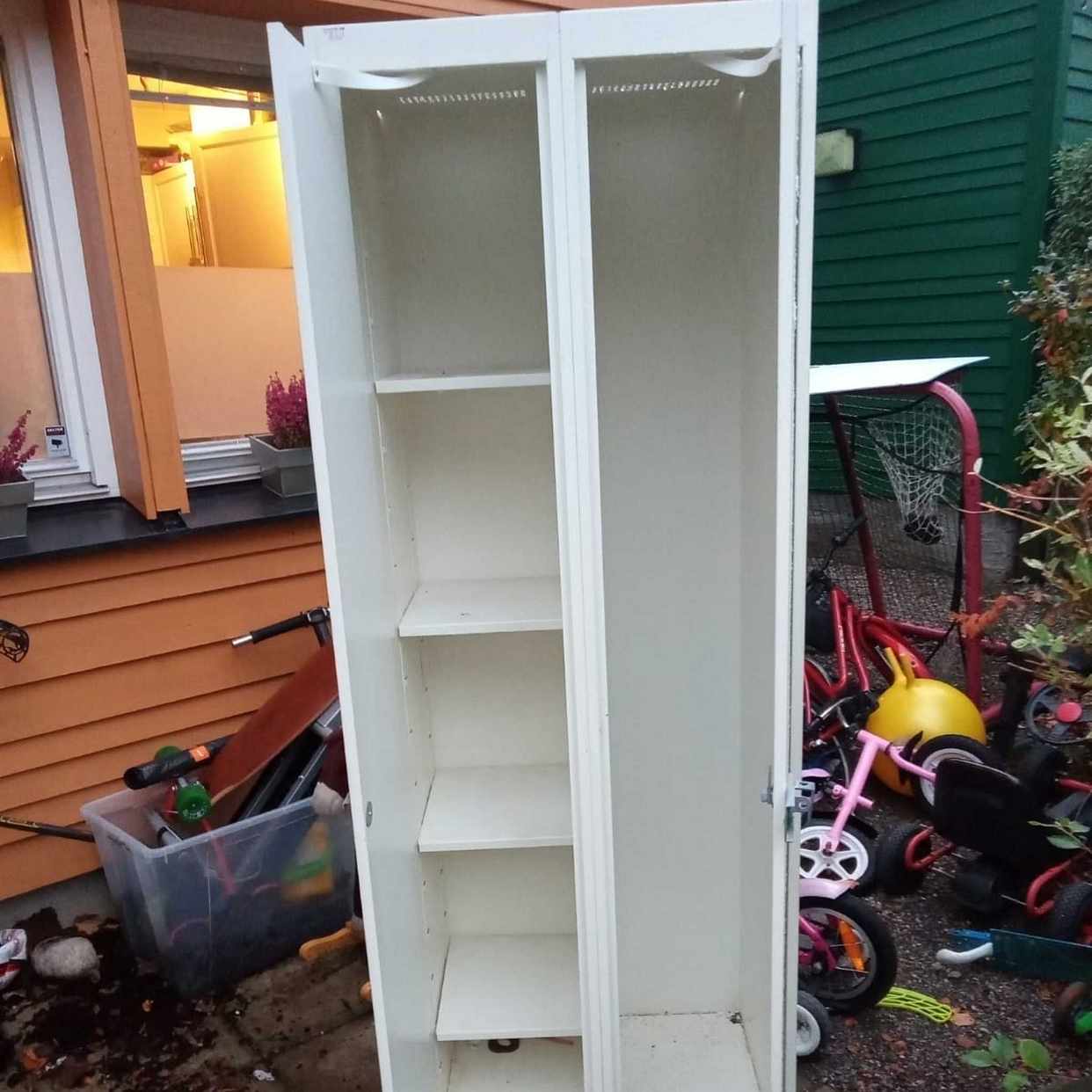 image of Möbler som går att sälja - Ekerö