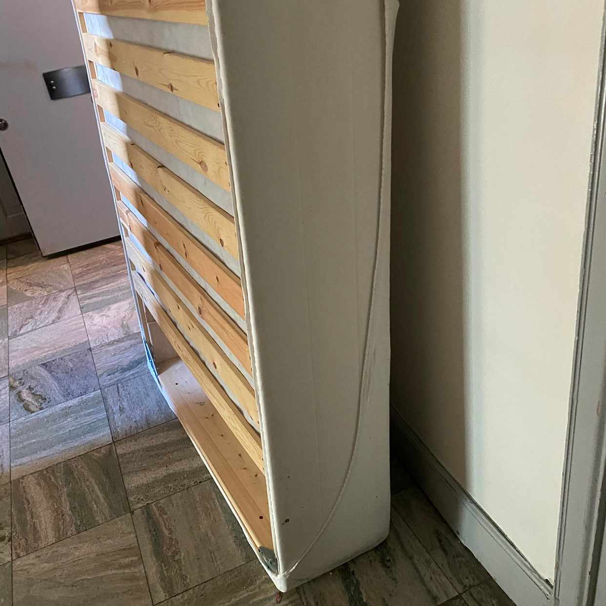 image of Säng + sopsäck till tipp - Stockholm