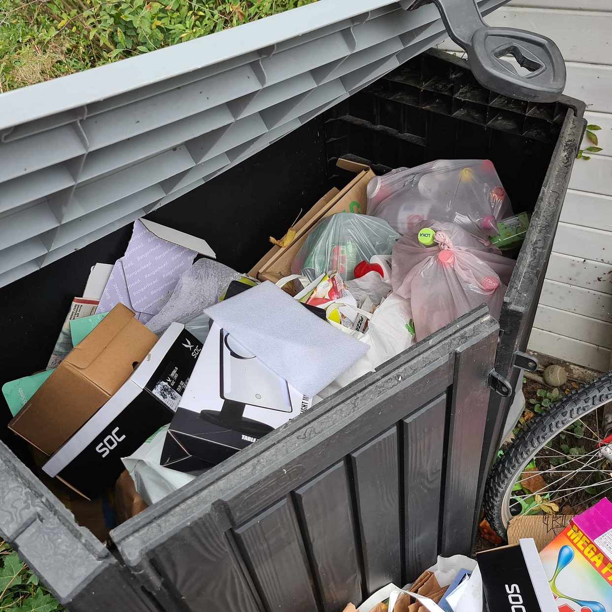 image of Papper, glas, plast till - Täby