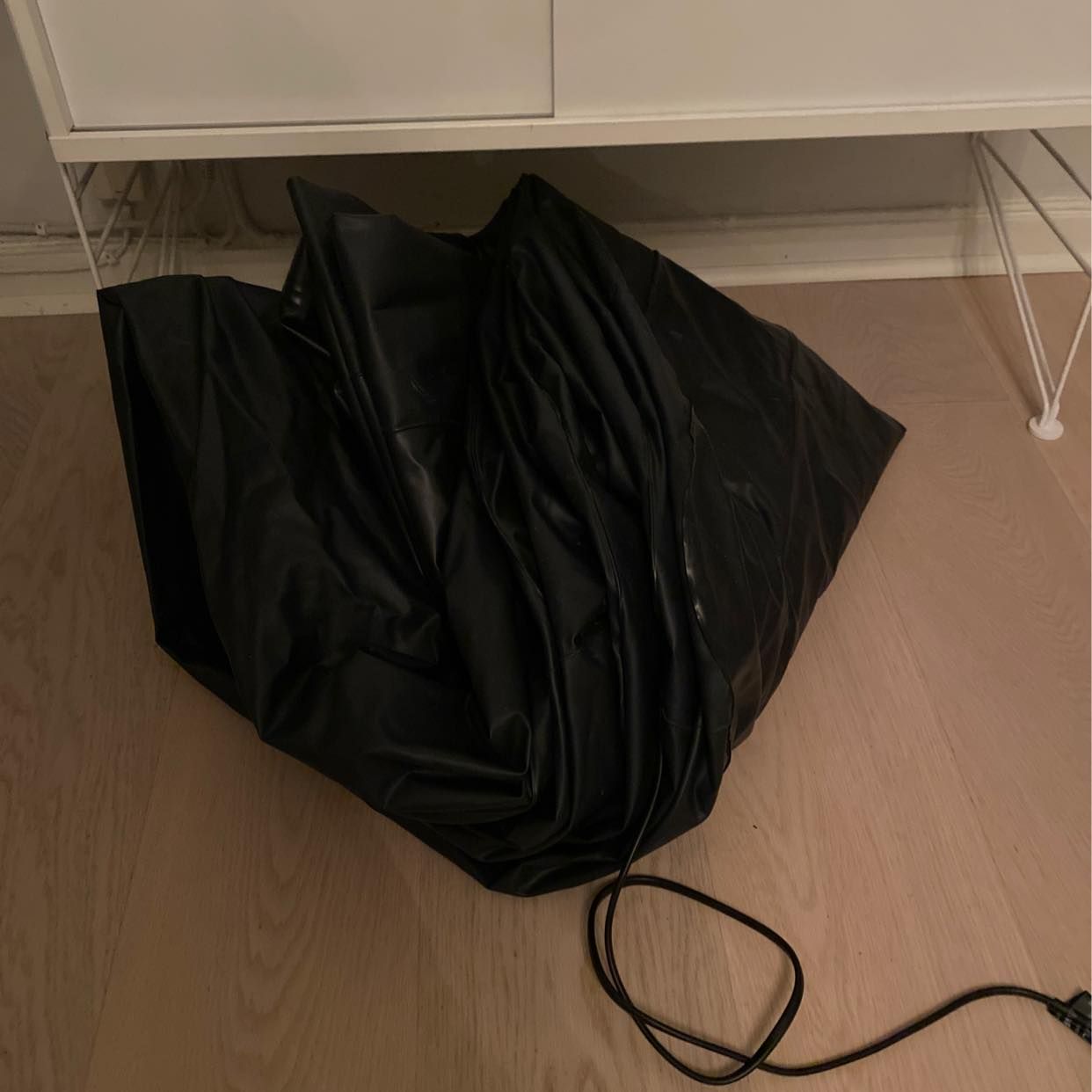 image of Trasig luftmadrass - Stockholms Stad
