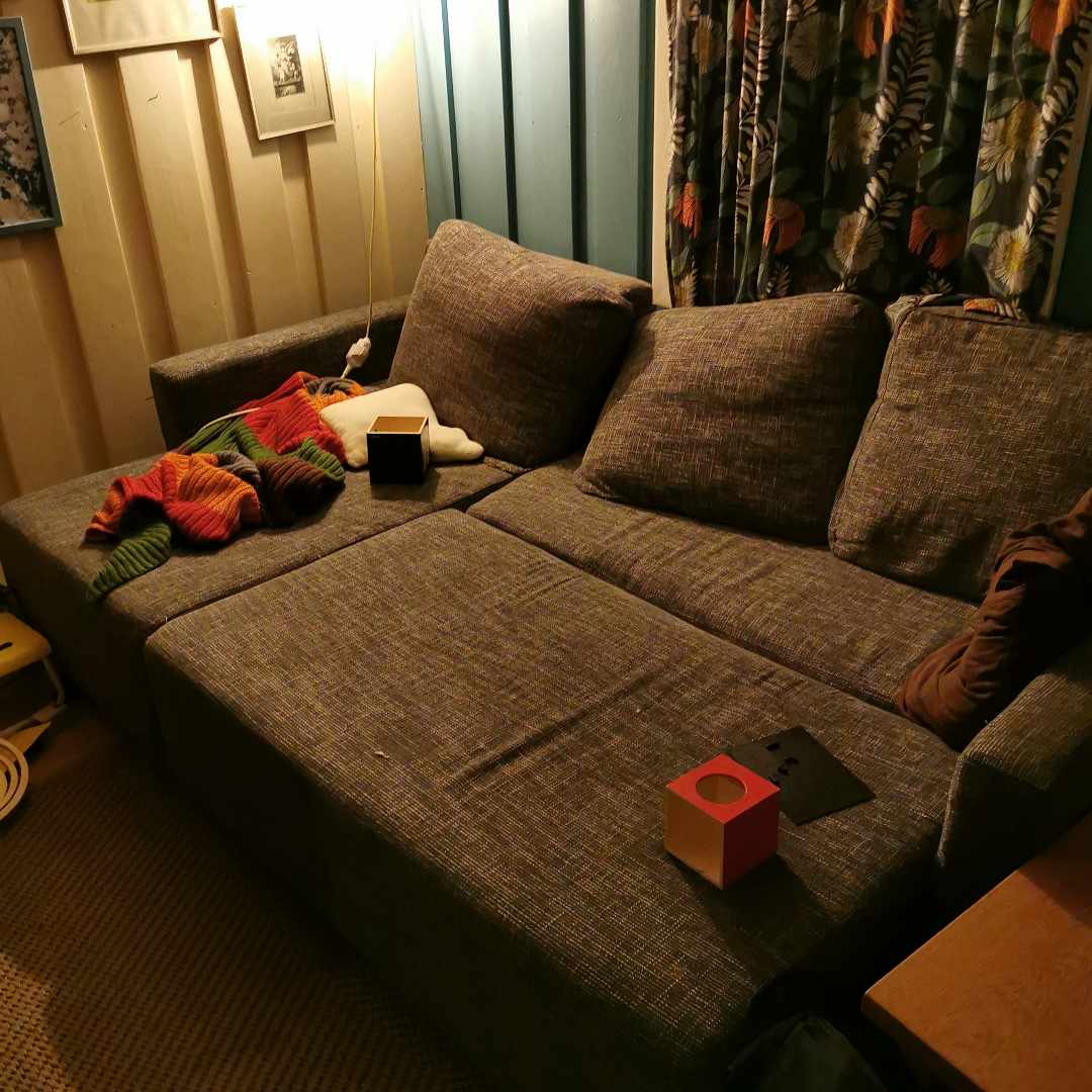 image of En soffa jag vill slänga - Angered