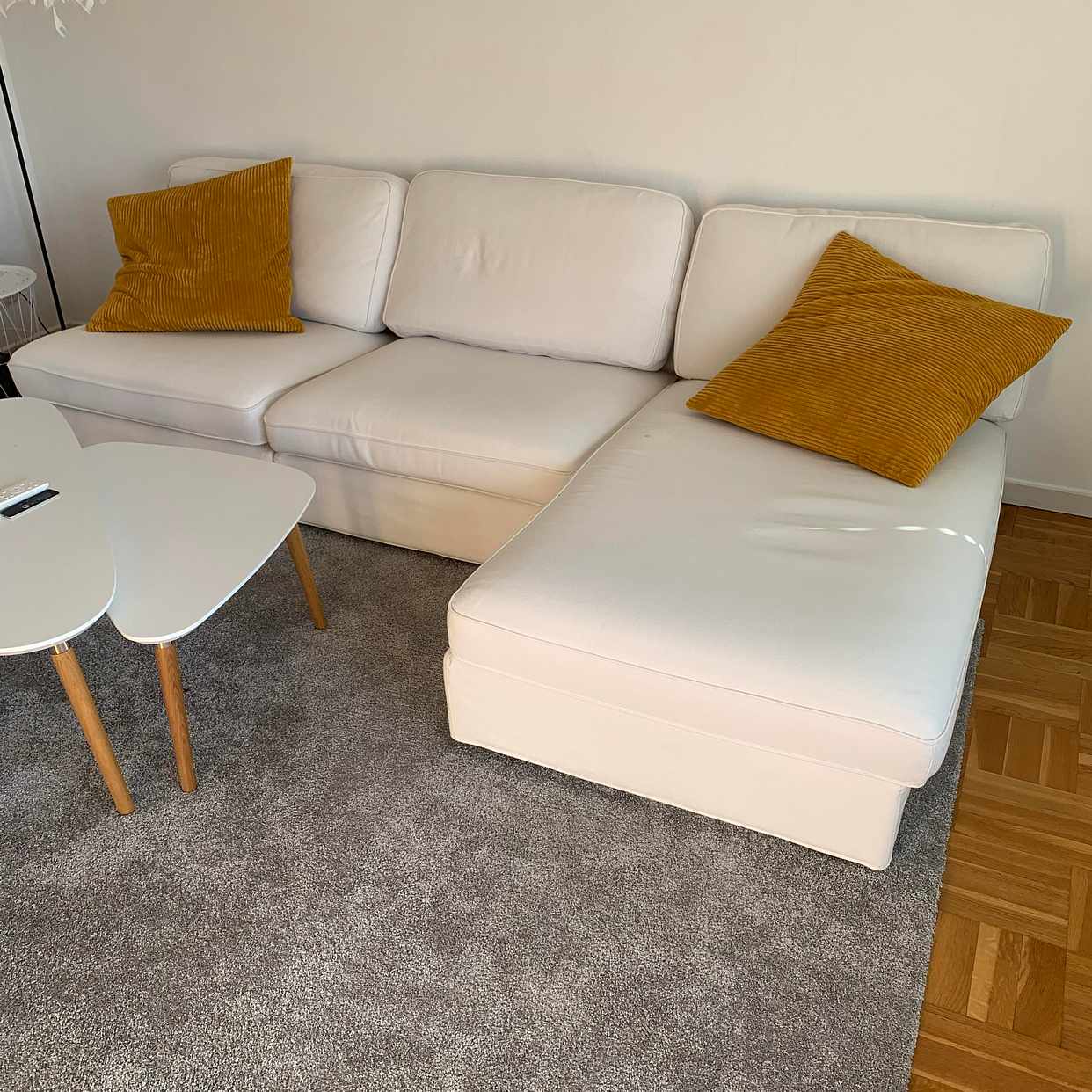 image of Soffa, säng och mattor - 