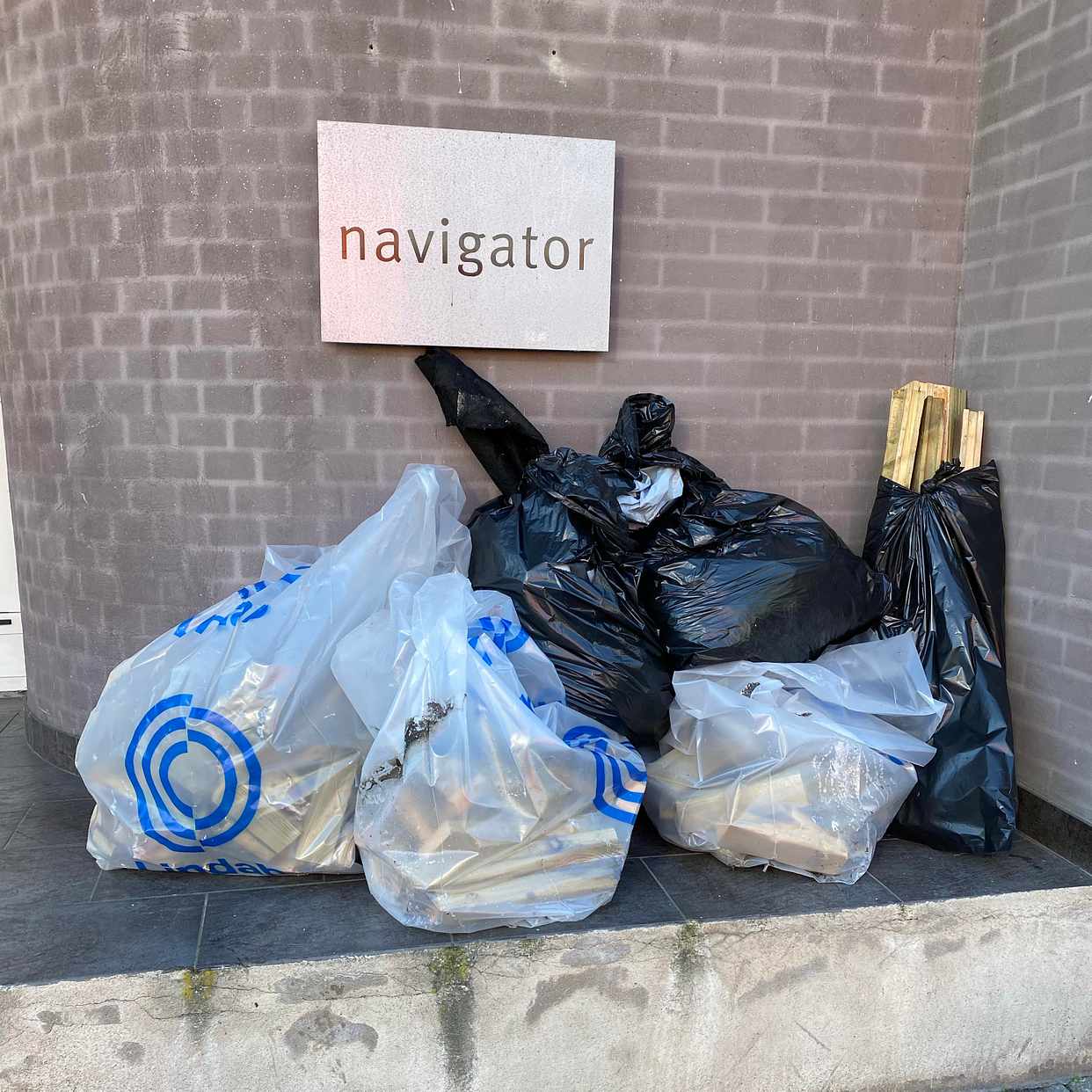 image of Säckar med brännbart - Malmö