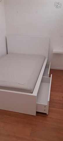 image of IKEA-säng MALM 120x200 - 