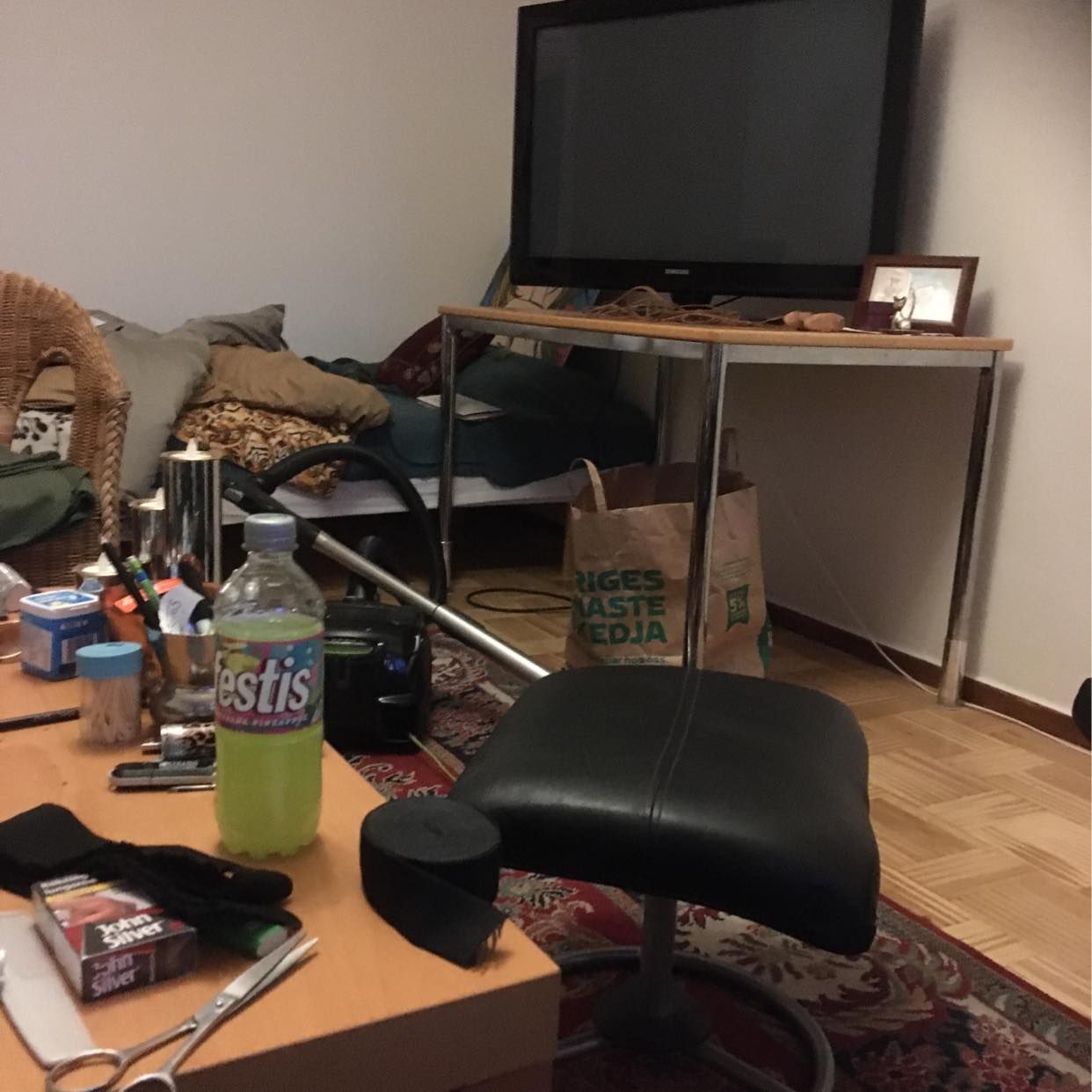 image of Hämta bord + 4 stolar - 