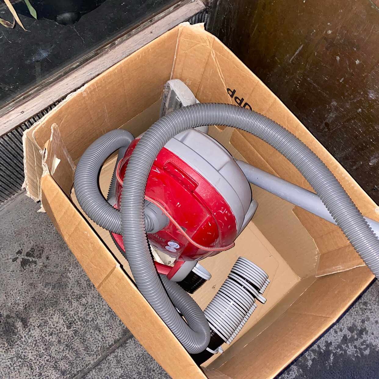 image of Vacuum cleaner (working) - Stockholm