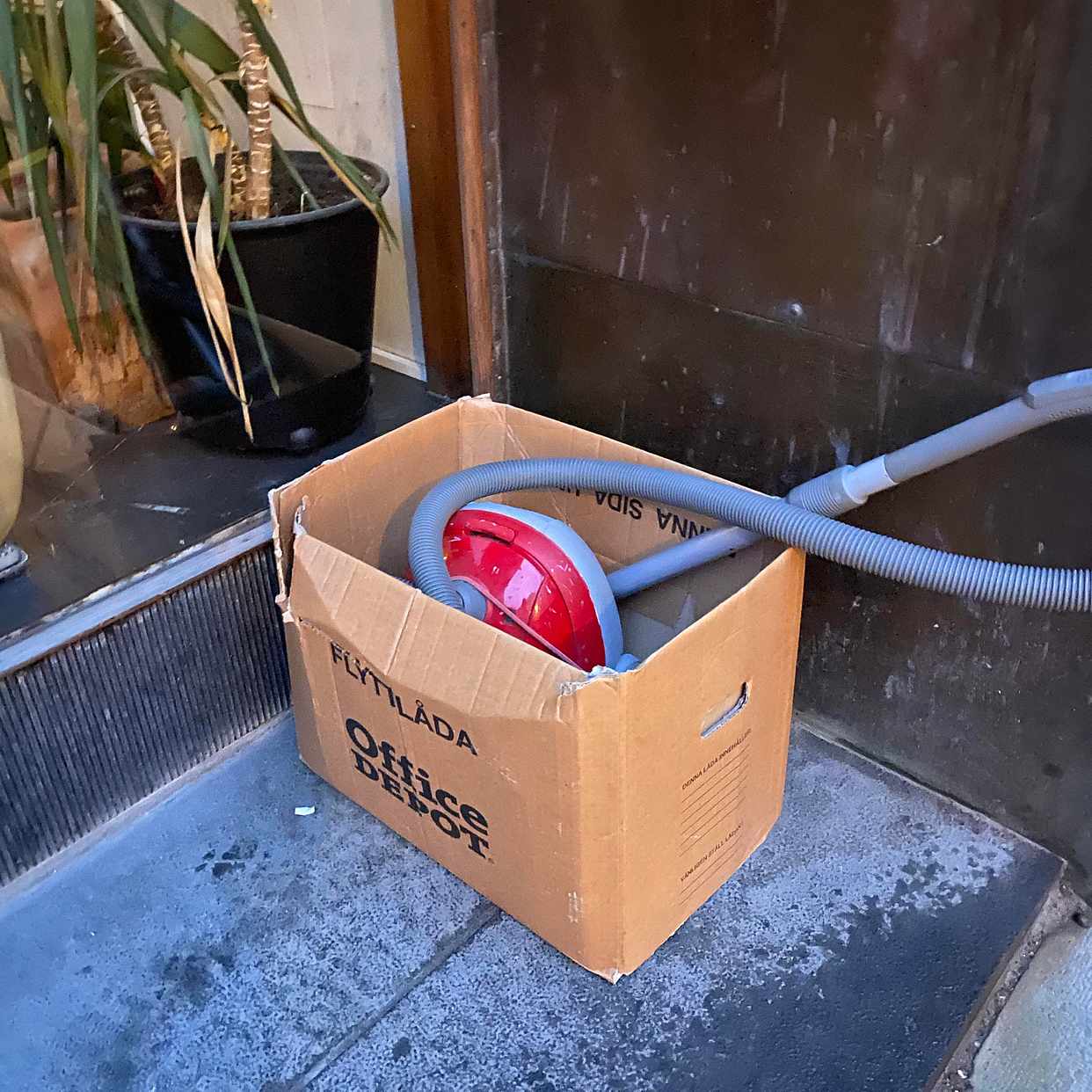 image of Vacuum cleaner (working) - Stockholm