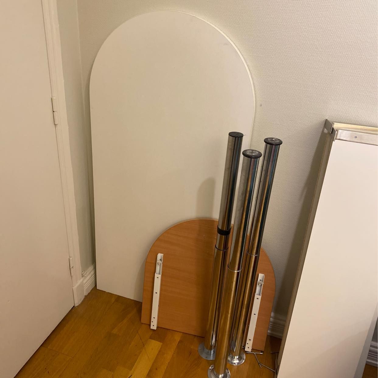 image of 2 barbord väggfästen - Stockholms Stad