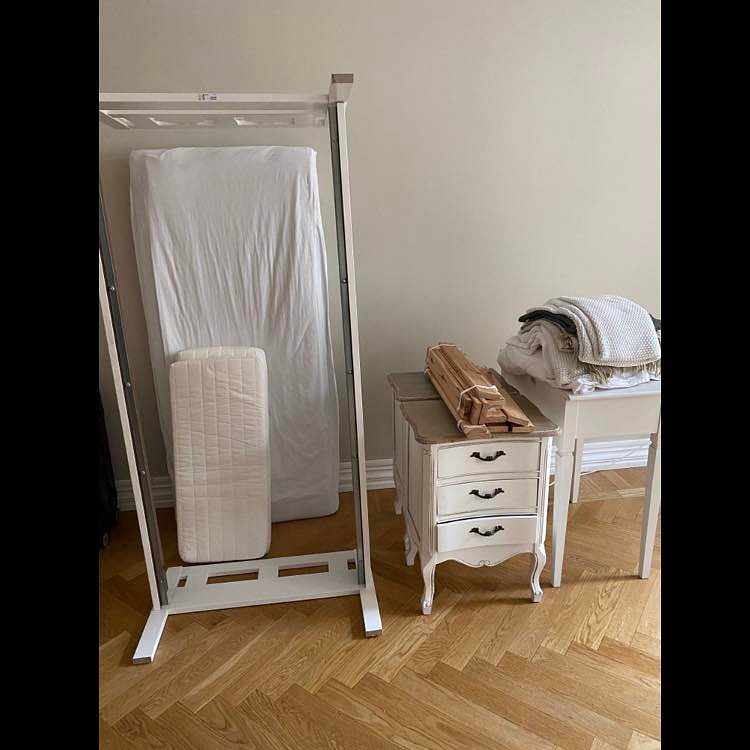image of Sängbord plädar barnsäng - Stockholm