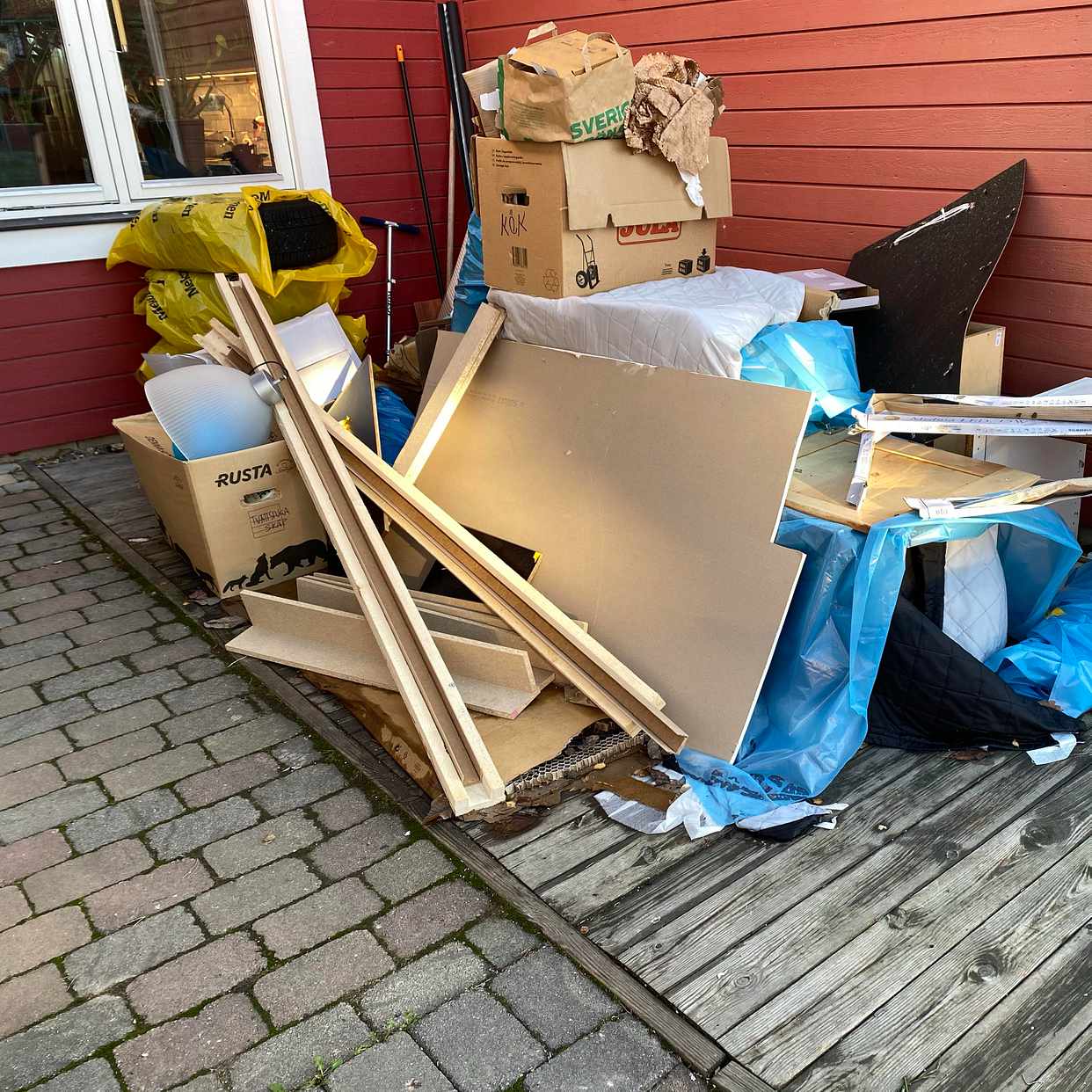 image of Köra skräp till ÅVC - Gustavsberg