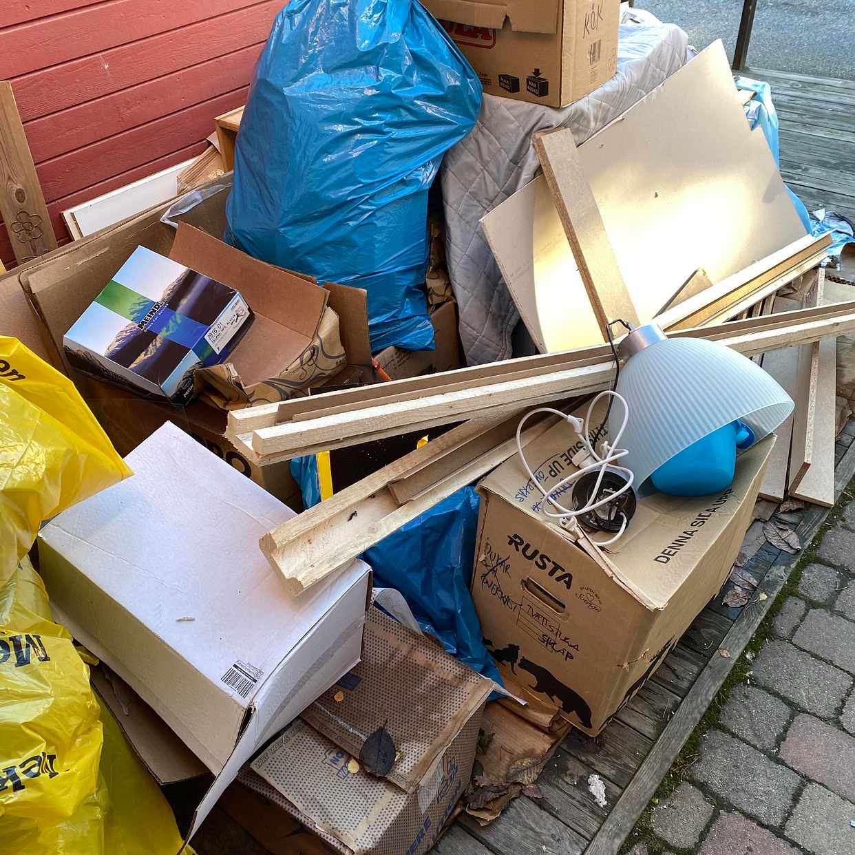 image of Köra skräp till ÅVC - Gustavsberg