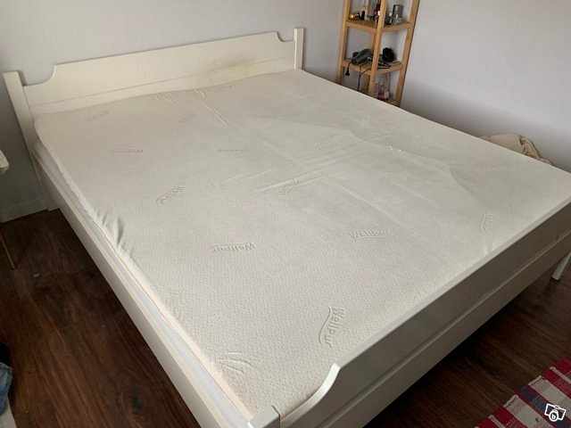 image of Säng bortskänkes mot avhä - 