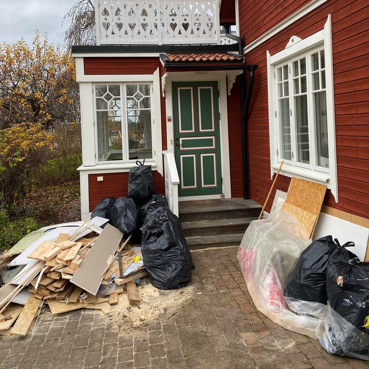 image of Sopsäckar och lite brädor - Spånga