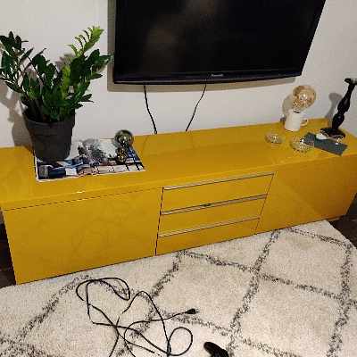 image of Dubbelsäng och tv-bänk - 