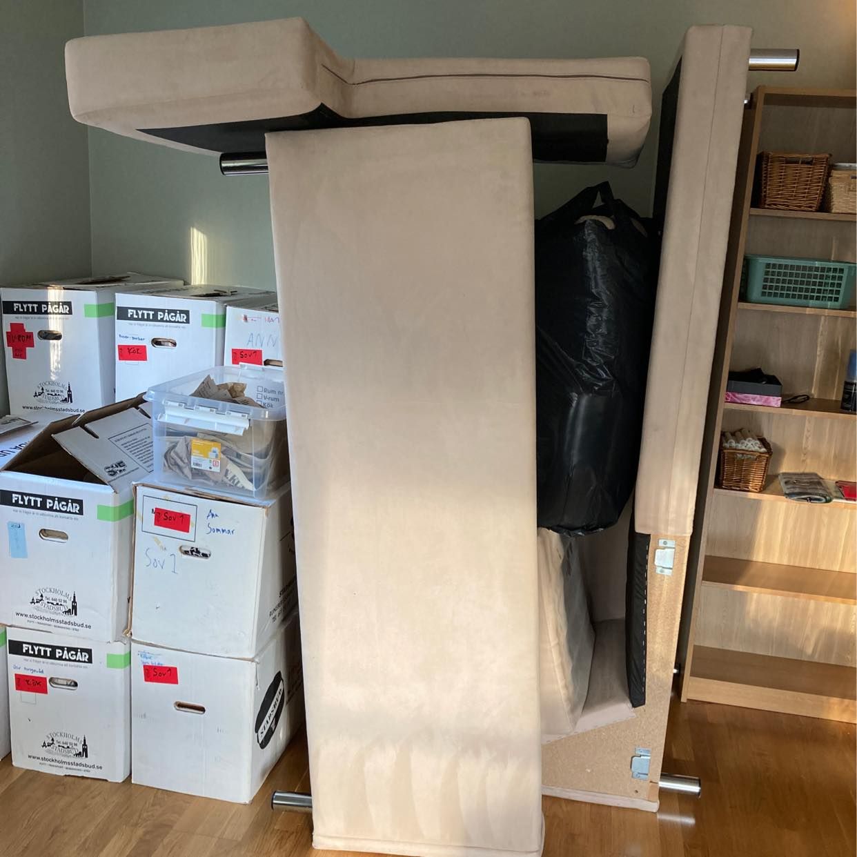 image of Hämta och leverera soffa - 
