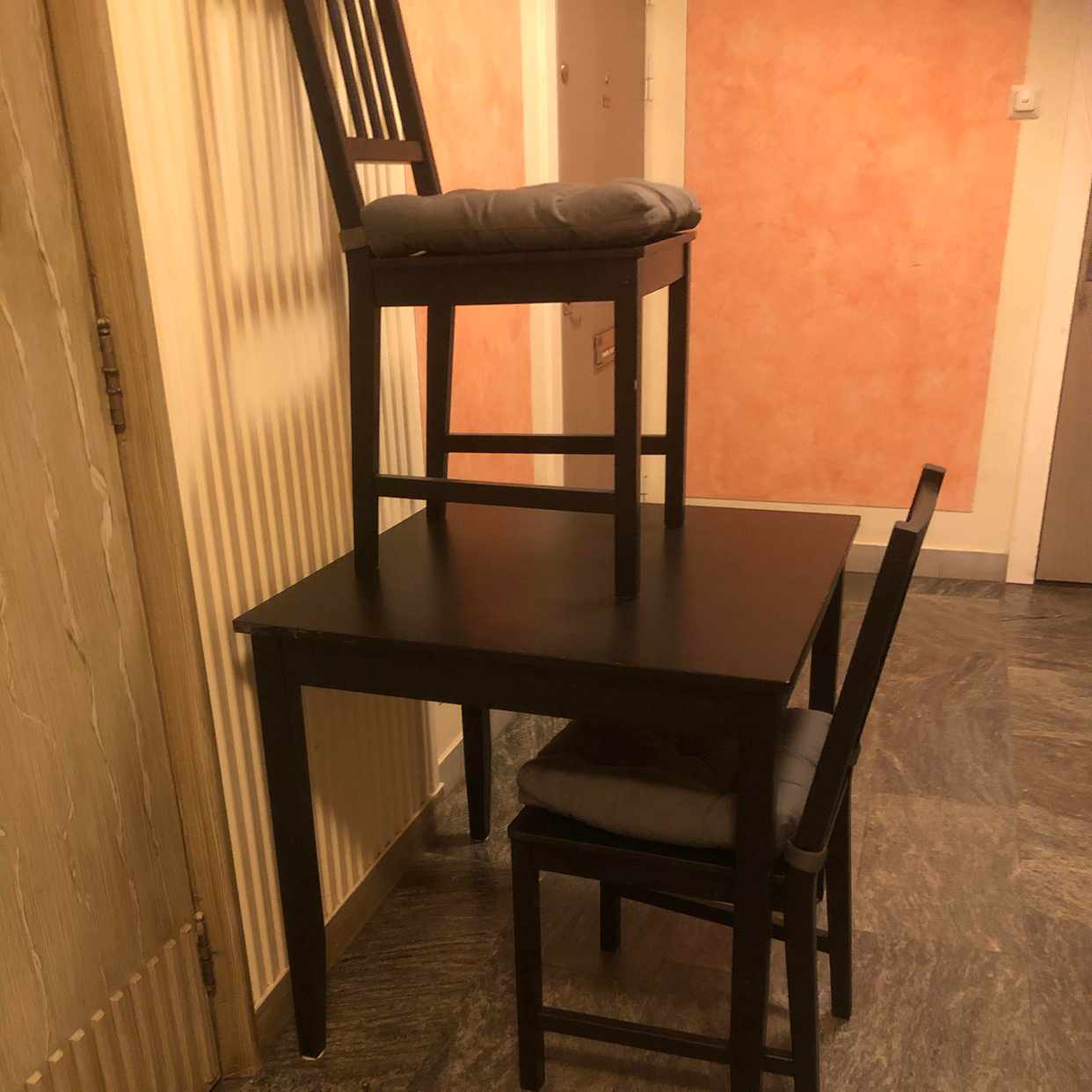 image of Hämta bord och stolar - Johanneshov
