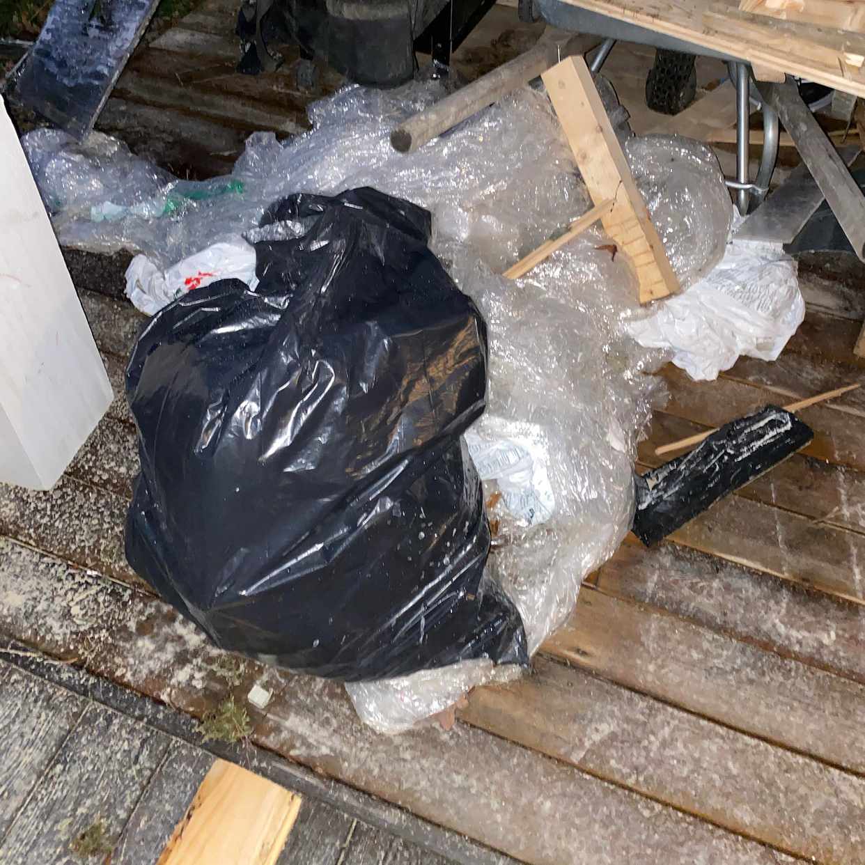 image of Ta bort byggskräp på tomt - Lidingö