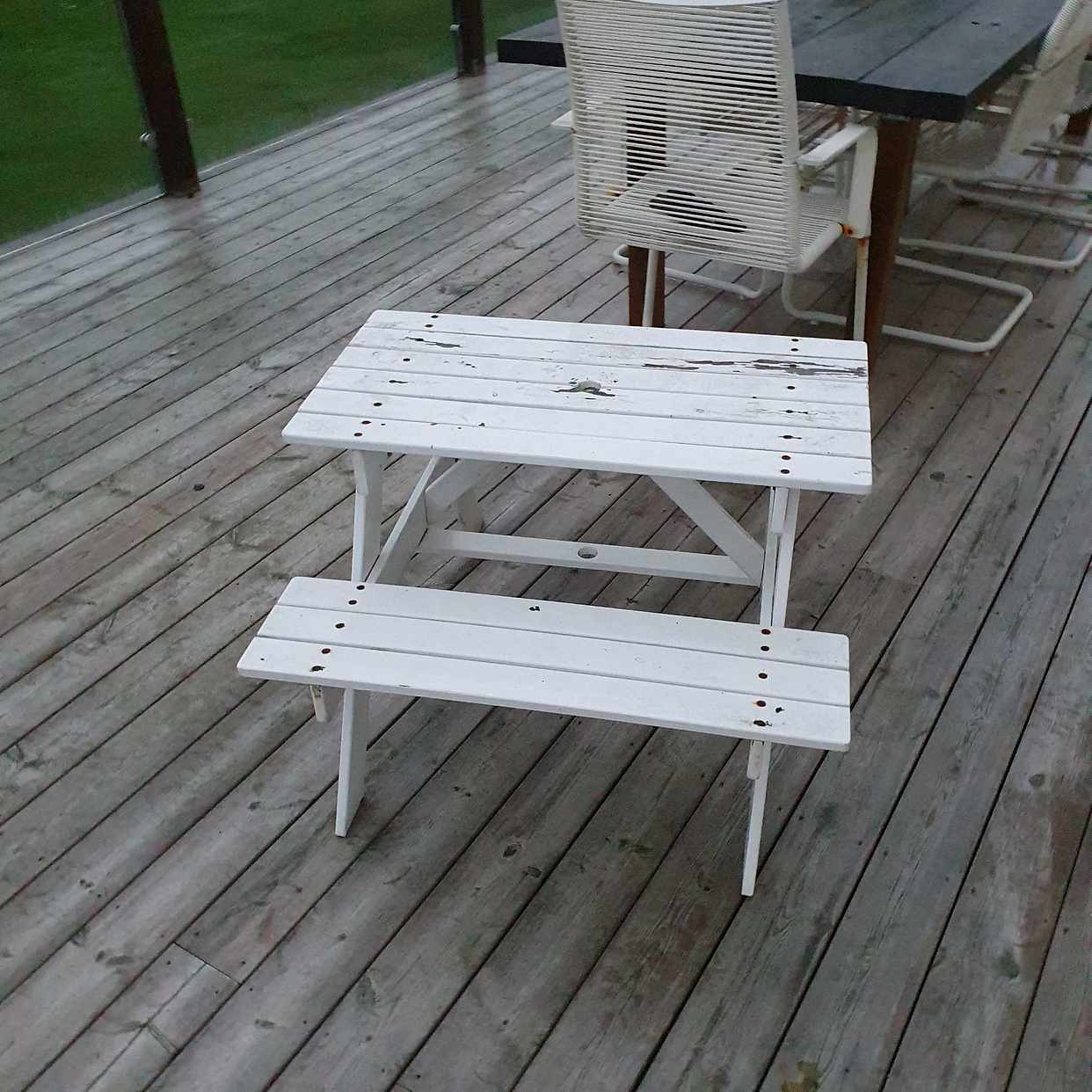 image of Skräp och stolar - Kullavik