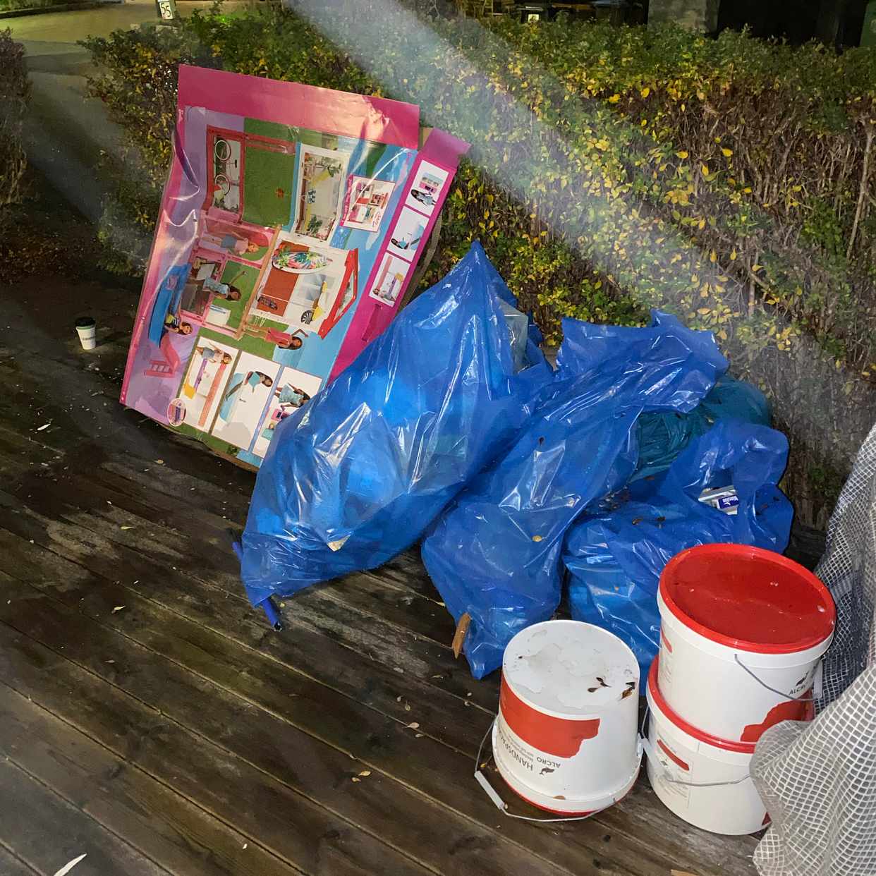 image of Kartong samt sopsäckar - Täby