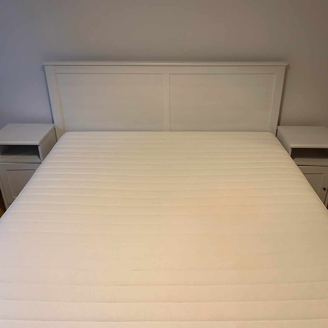 image of IKEA säng + sängbord - Stockholm