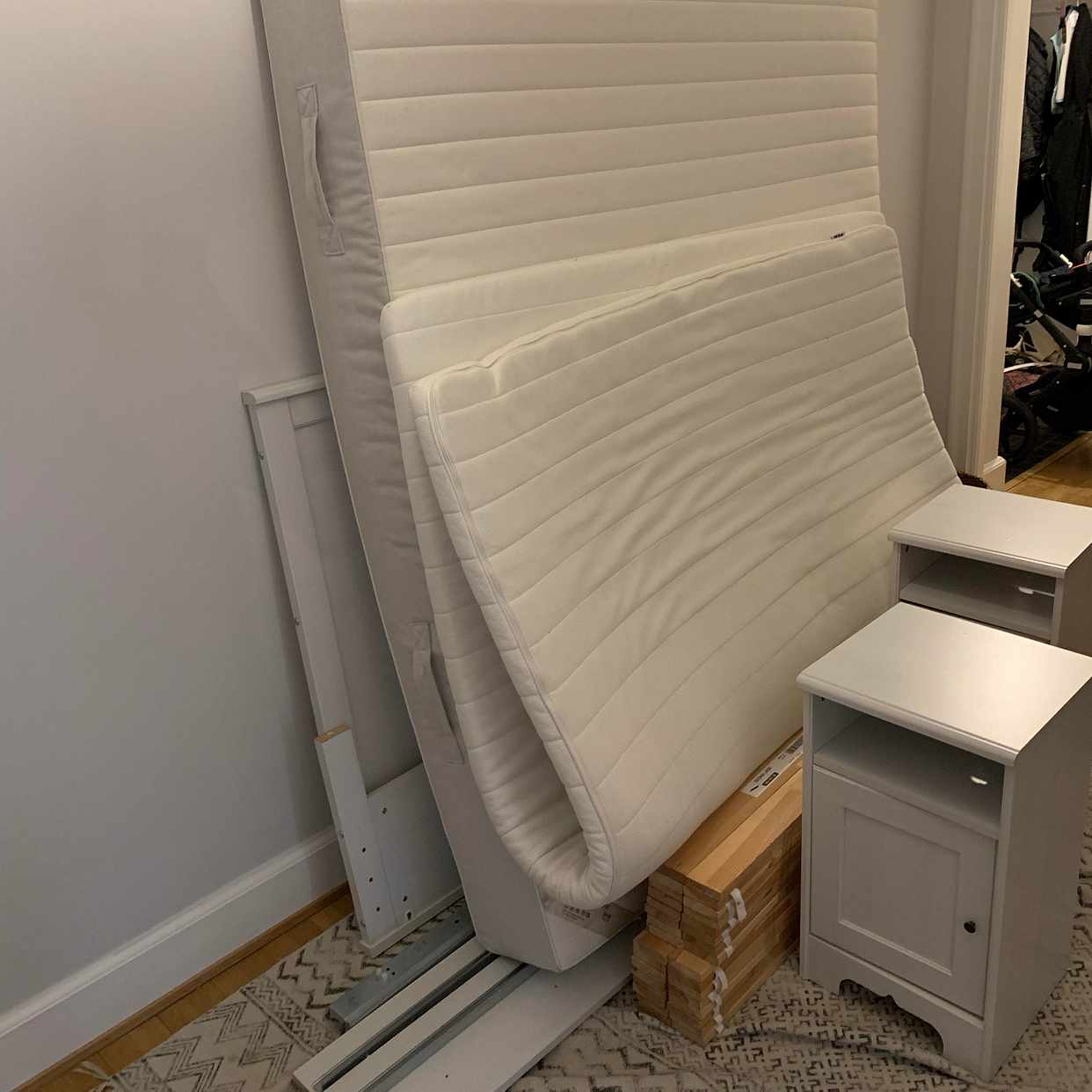 image of IKEA säng + sängbord - Stockholm